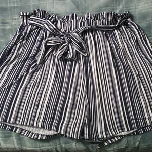 High waisted "paperbag" shorts